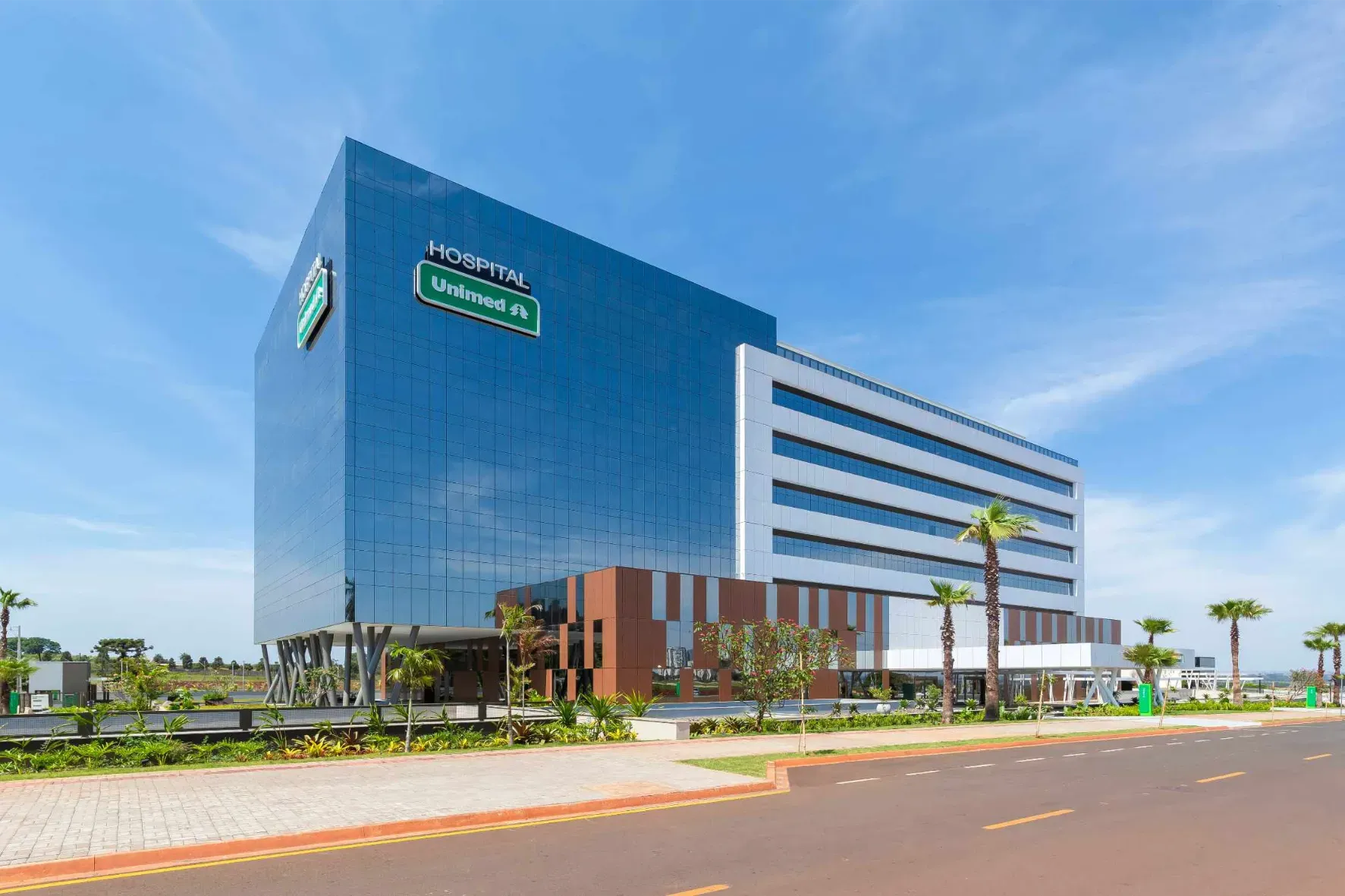 Maior obra para o segmento hospitalar executada pela A.Yoshii General Construction. Mais de 29 mil m² construídos em 22 meses de obra. Hospital Regional Unimed Londrina – Londrina/PR