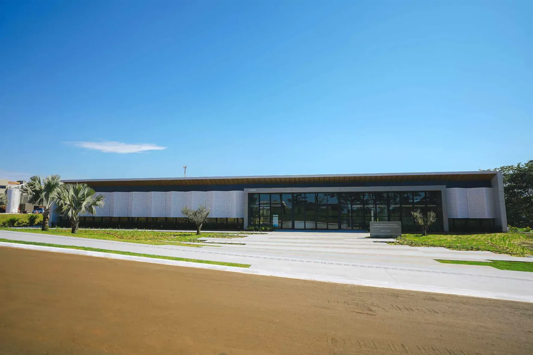 Entrega do Centro de Inovação Tecnológica da Universidade Estadual de Londrina, uma doação de Kimiko Yoshii.CIT UEL – Londrina/PR.